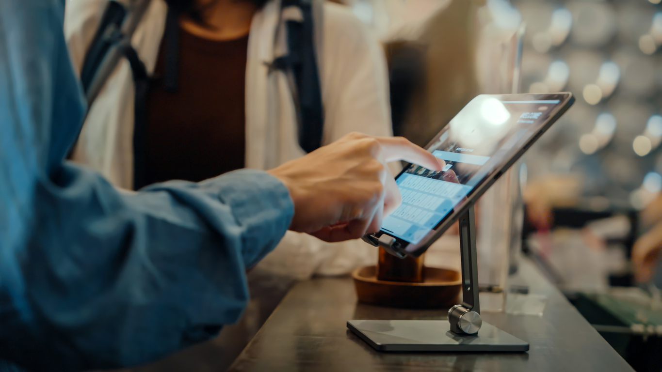 Guest-Facing Hotel Technology That Shapes the Stay